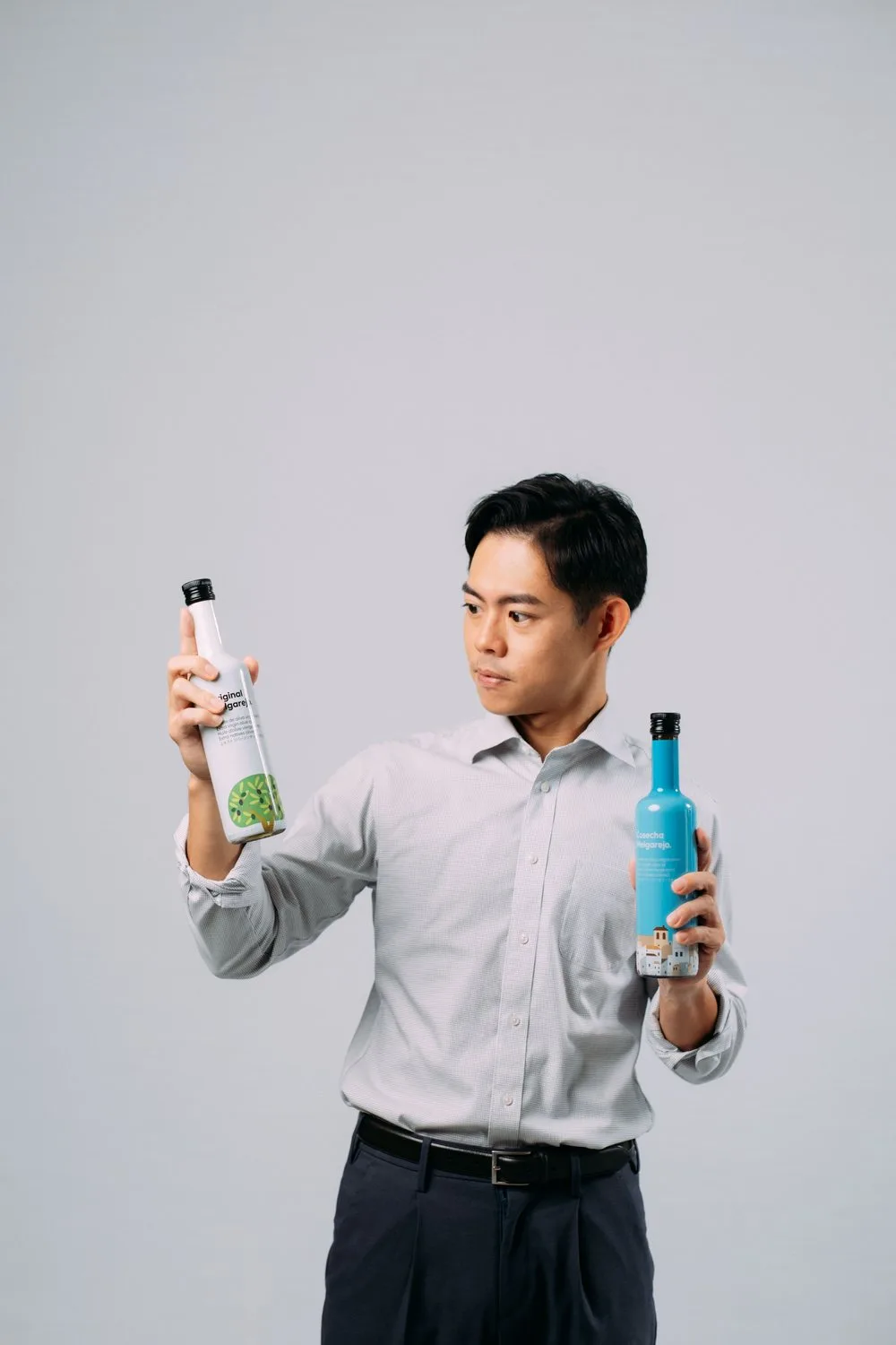 思思醫師拿著兩瓶梅爾雷赫橄欖油